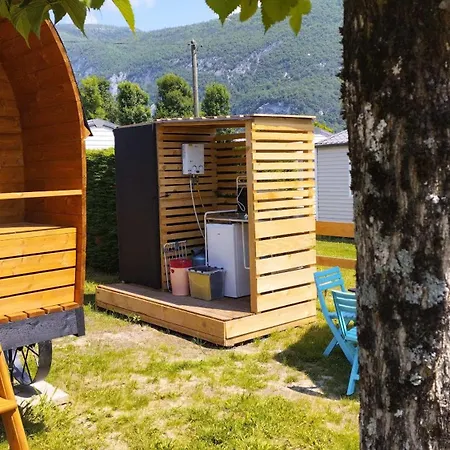 Camping Le Hameau Des Pecheurs Hotel Novalaise Exterior photo